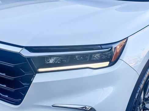 Used 2024 Honda Pilot Touring image 9