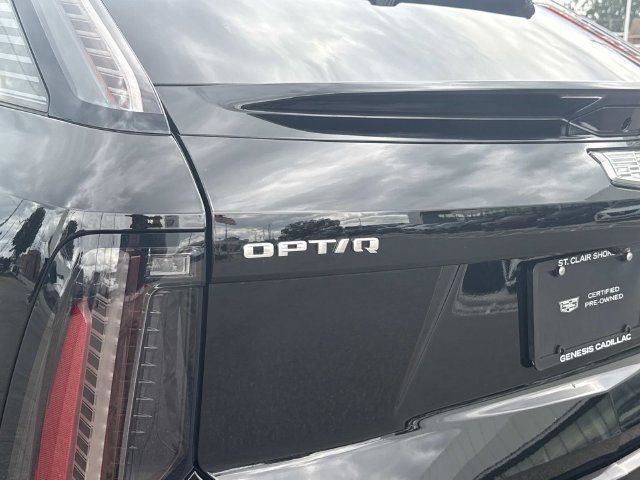 Certified 2025 Cadillac Optiq Luxury 2 w/ LPO, Floor Liner Package AWD/4WD image 9