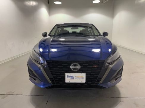 Used 2023 Nissan Altima 2.5 SR FWD image 2