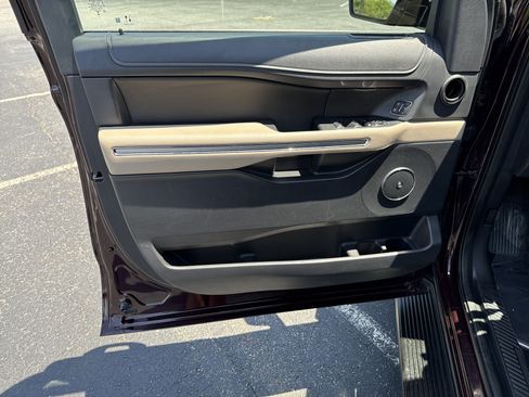 Used 2024 Ford Expedition Max Limited RWD image 14