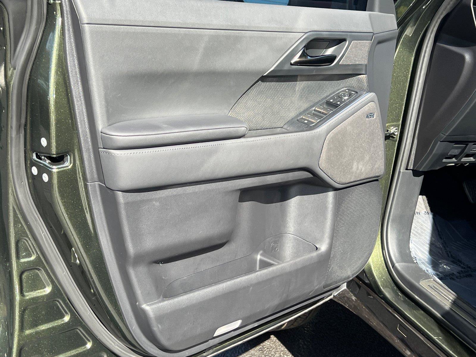 Certified 2025 Lexus GX 550 w/ Cold Area Package AWD/4WD image 10