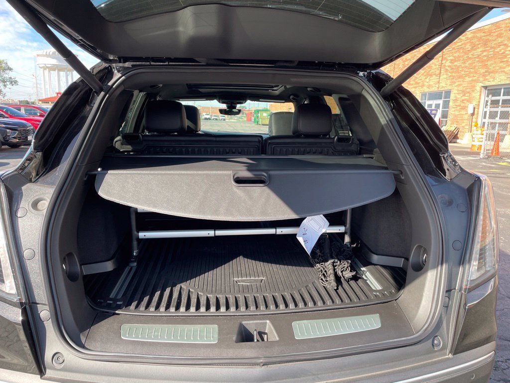 Used 2025 Cadillac XT5 Sportv w/ LPO, Bronce Accent Package AWD/4WD image 4