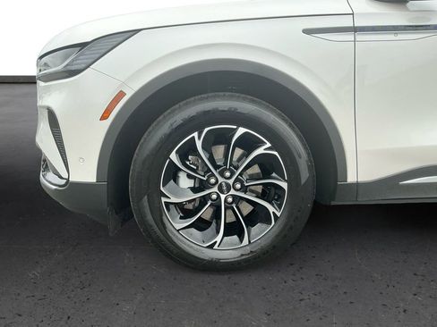 Certified 2024 Lincoln Nautilus Premier image 13