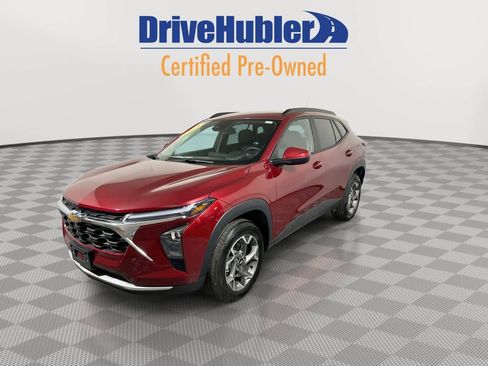 Used 2025 Chevrolet Trax LT w/ LT Convenience Package image 4