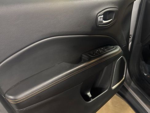 Used 2020 Jeep Compass Limited image 11