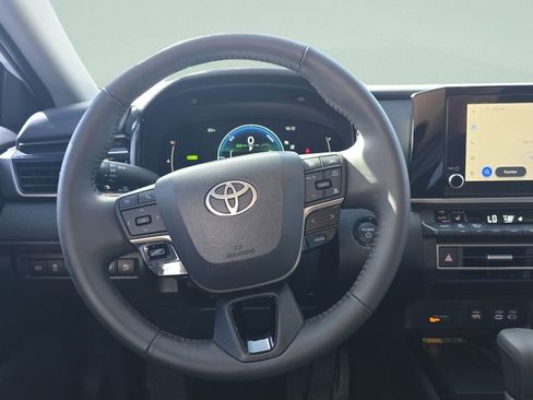 Used 2025 Toyota Camry LE w/ Convenience Package image 12