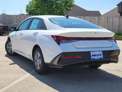 New 2026 Hyundai Elantra SE FWD image 3