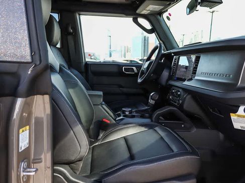 New 2026 Ford Bronco Badlands w/ Sasquatch Package AWD/4WD image 16