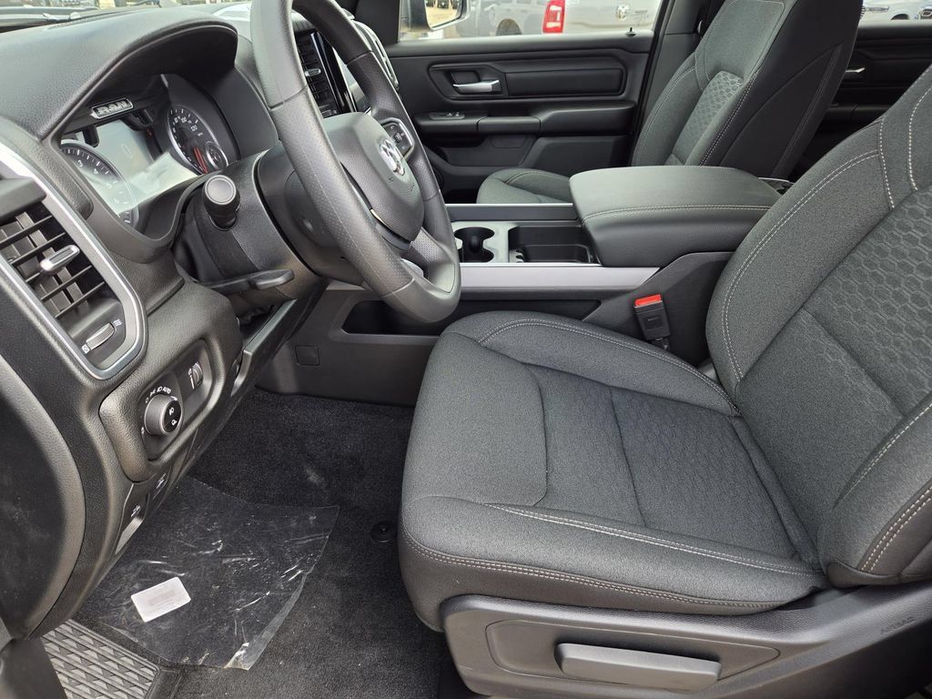 New 2026 RAM 1500 Express AWD/4WD image 23