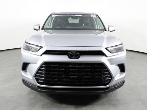 Used 2024 Toyota Grand Highlander FWD image 11