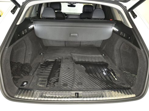 Used 2019 Audi e-tron Prestige w/ Prestige Package image 12