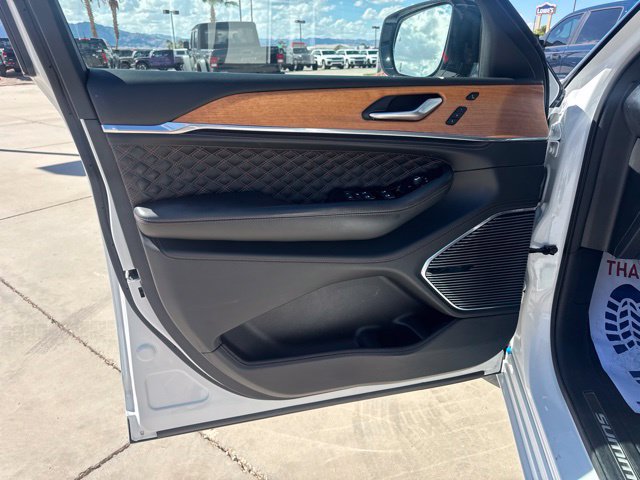 Certified 2023 Jeep Grand Cherokee Summit AWD/4WD image 18