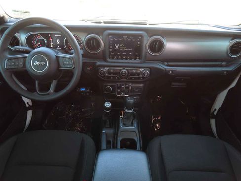 Used 2023 Jeep Gladiator Sport AWD/4WD image 2
