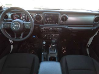 Used 2023 Jeep Gladiator Sport AWD/4WD video 2