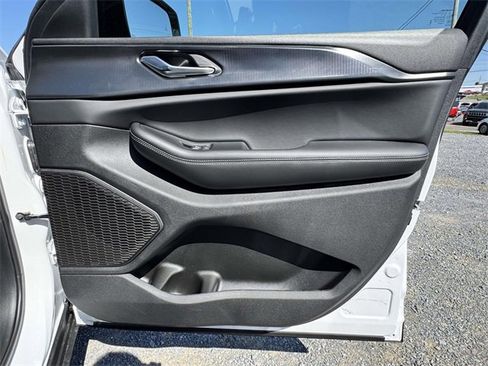 New 2025 Jeep Grand Cherokee Altitude image 13