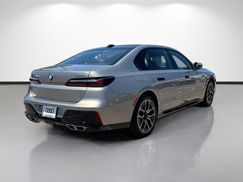 Used 2023 BMW 760i xDrive AWD/4WD image 3