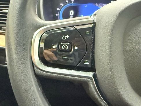 Used 2023 Volvo XC90 B6 Plus image 22