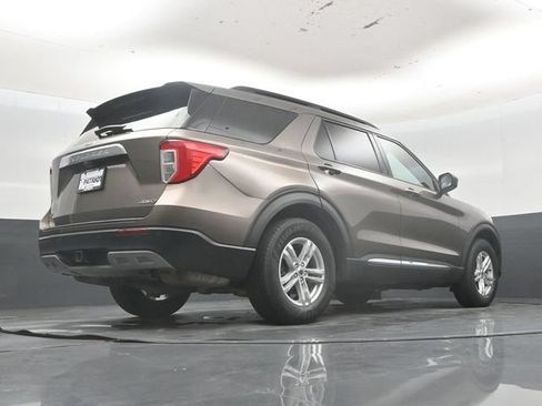 Used 2021 Ford Explorer XLT w/ Equipment Group 202A AWD/4WD image 49