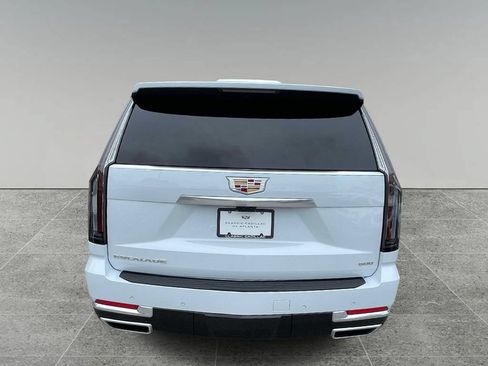 New 2026 Cadillac Escalade ESV Luxury AWD/4WD image 4