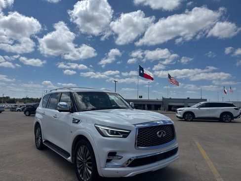 Used 2018 INFINITI QX80 2WD w/ Deluxe Technology Package image 2