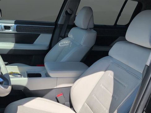 Used 2024 Hyundai Santa Fe Limited image 13