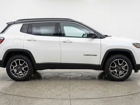 Used 2025 Jeep Compass Trailhawk AWD/4WD image 11