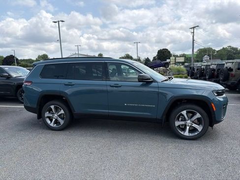New 2026 Jeep Grand Cherokee L Limited w/ MOPAR Finishing Package AWD/4WD image 2