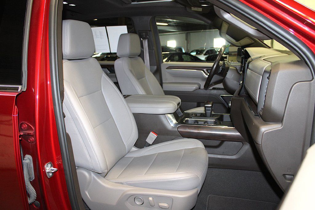 Used 2024 GMC Sierra 1500 SLT w/ SLT Premium Plus Package AWD/4WD image 32