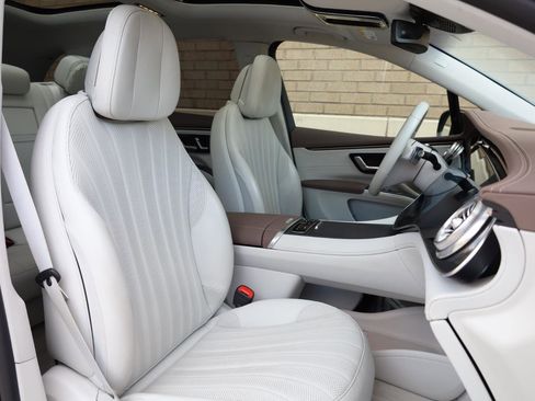 Used 2023 Mercedes-Benz EQS 580 4MATIC SUV image 32