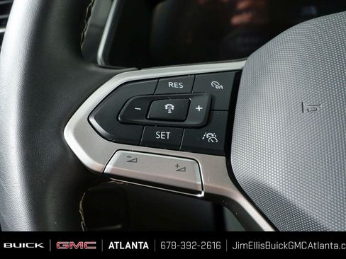 Used 2024 Volkswagen Tiguan SE AWD/4WD image 10