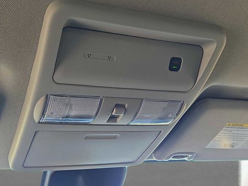 Used 2025 Nissan Frontier SV image 28