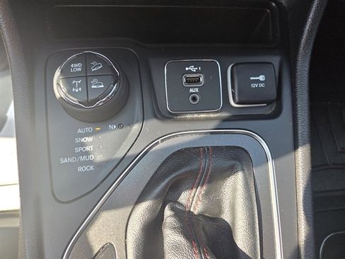 Used 2020 Jeep Cherokee Trailhawk w/ Cold Weather Group image 9