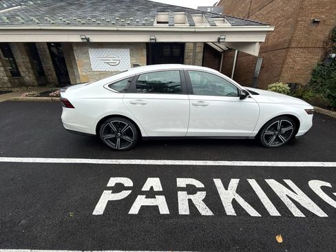 Used 2023 Honda Accord Sport image 6