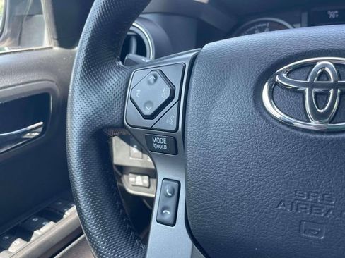 Used 2022 Toyota Tacoma TRD Off-Road w/ Technology Package AWD/4WD image 25