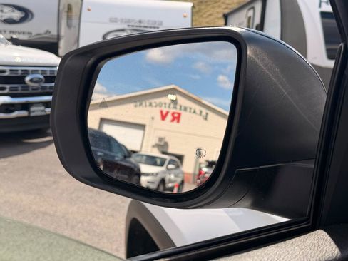 Used 2023 Jeep Grand Cherokee Laredo AWD/4WD image 10