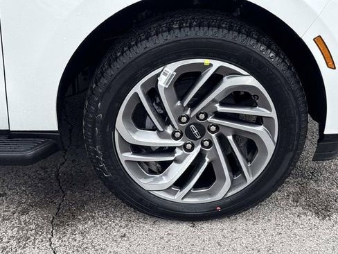 New 2026 Lincoln Navigator L Premier image 9