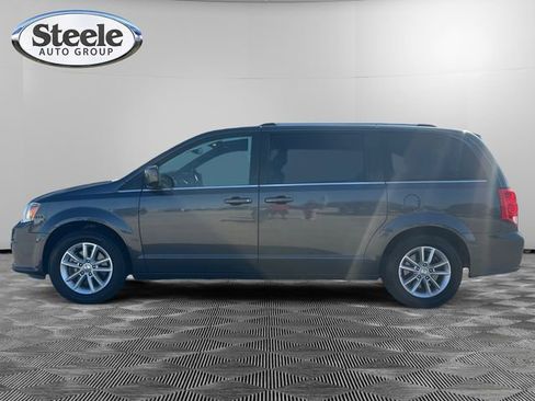 Used 2019 Dodge Grand Caravan SXT image 2