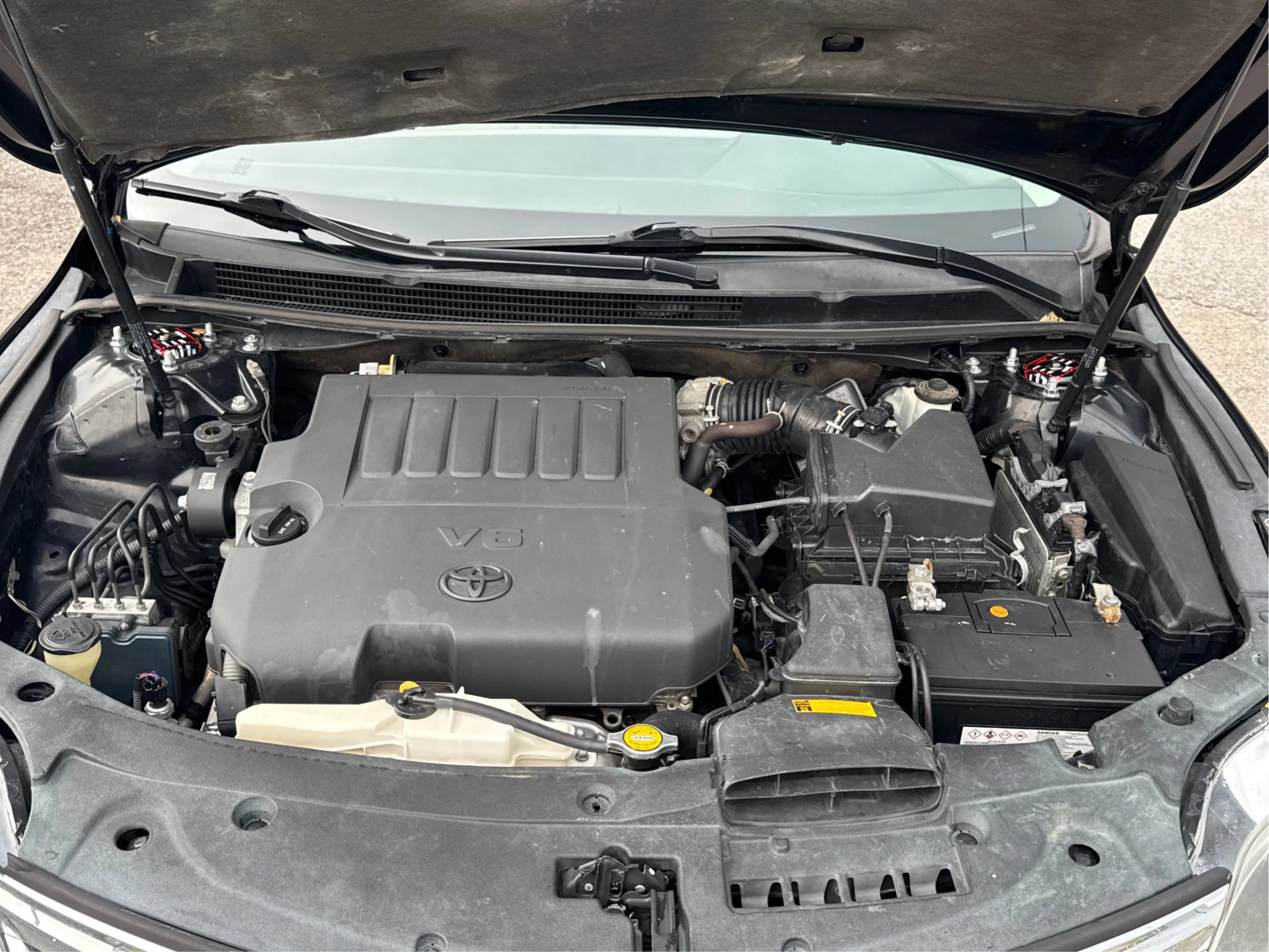 Used 2014 Toyota Avalon Limited w/ Technology Package FWD image 13