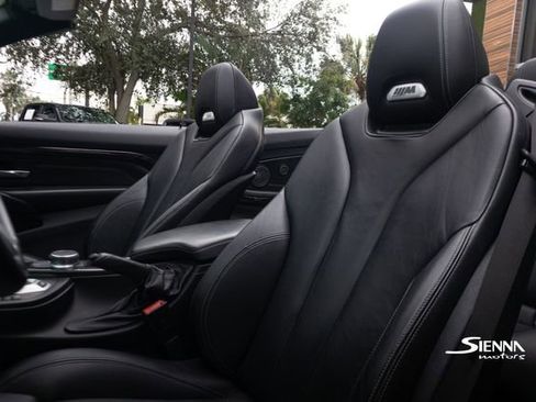 Used 2017 BMW M4 Convertible image 33