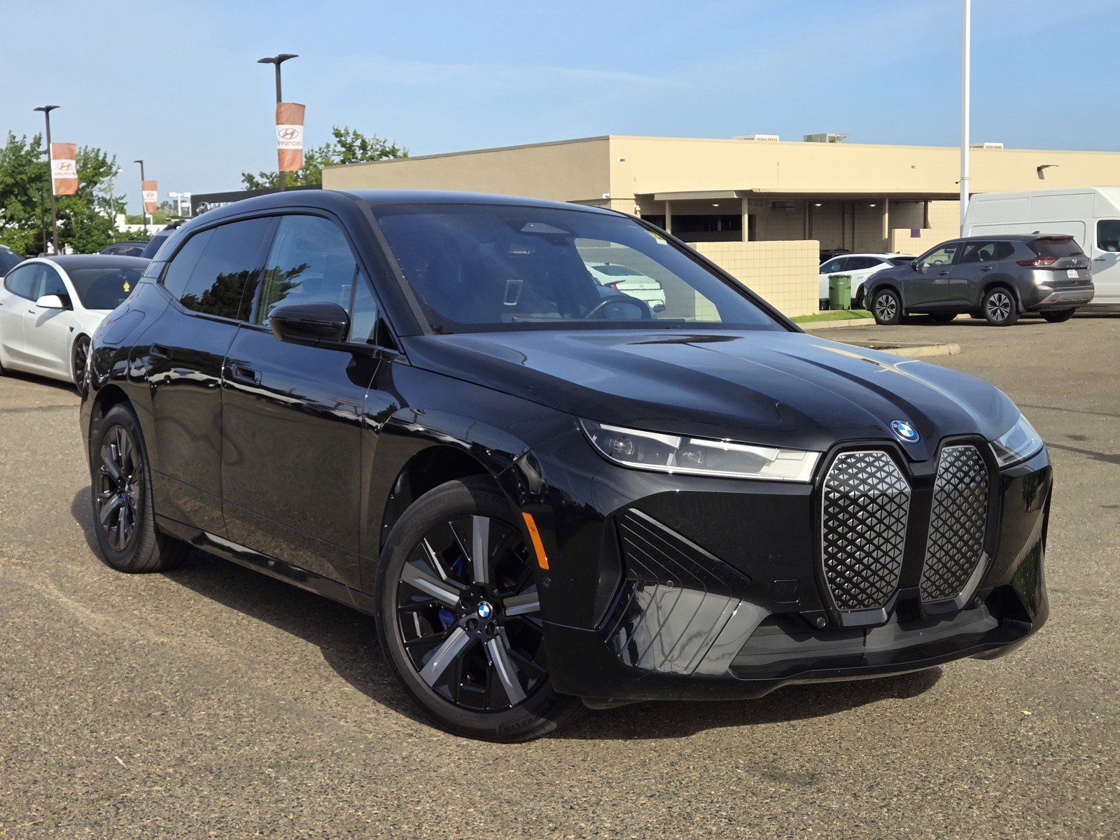 Used 2023 BMW iX xDrive50 w/ Sport Package AWD/4WD image 1