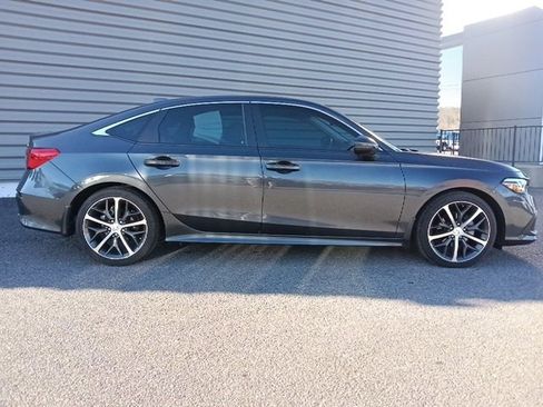 Used 2024 Honda Civic Touring image 2