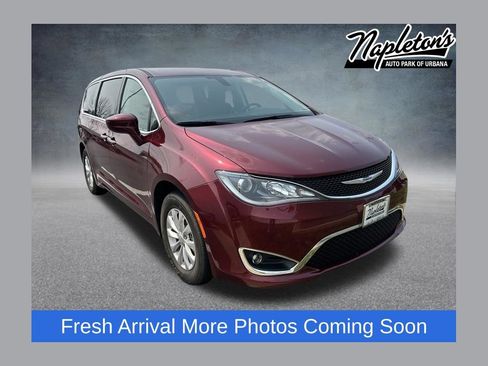 Used 2018 Chrysler Pacifica Touring Plus FWD image 1