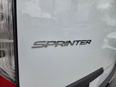 Used 2025 Mercedes-Benz Sprinter 2500 image 8