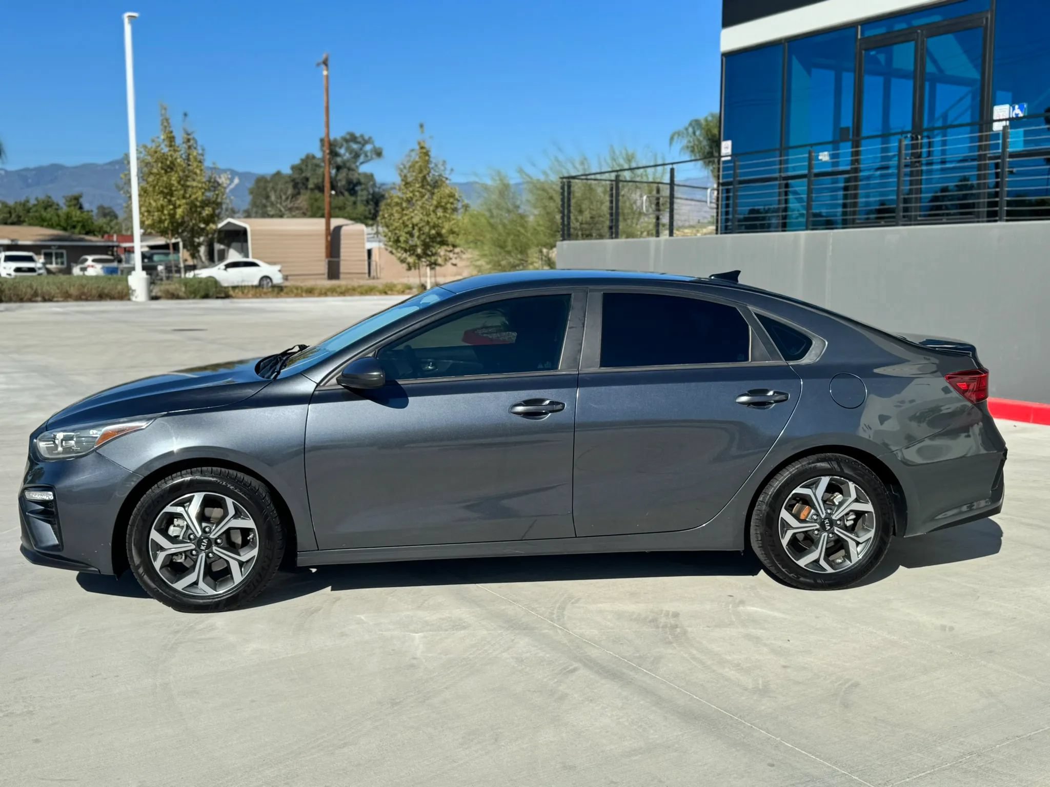Used 2021 Kia Forte LXS FWD image 4