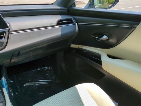 Used 2022 Lexus ES 350 w/ Premium Package image 16