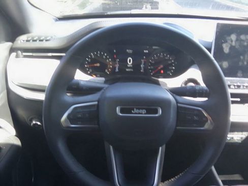 Used 2024 Jeep Compass Latitude AWD/4WD image 9