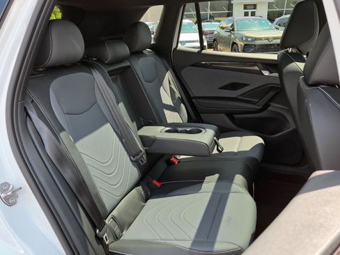 Certified 2025 Volkswagen Tiguan SE R-Line AWD/4WD image 48