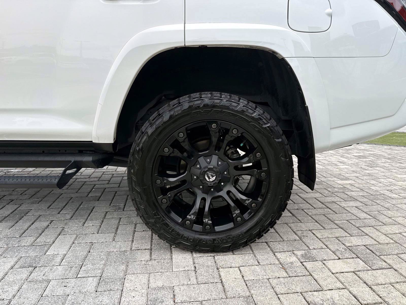 Used 2019 Toyota 4Runner SR5 AWD/4WD image 11