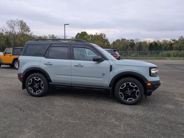 Used 2024 Ford Bronco Sport Outer Banks w/ Tech Package AWD/4WD image 4