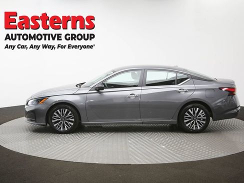Used 2025 Nissan Altima 2.5 SV FWD image 59